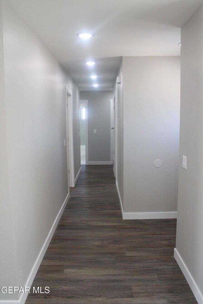 Building Photo - 3133 Fierro Dr