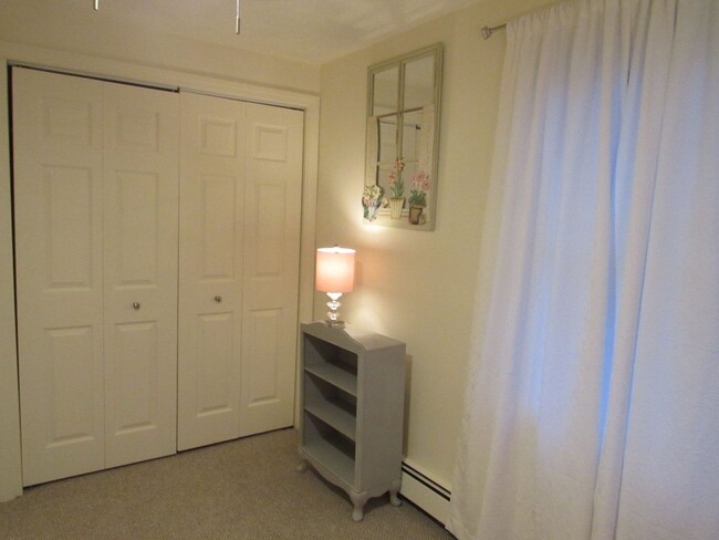 Building Photo - Gorgeous 3 Bedroom Lowell Townhouse For Rent!