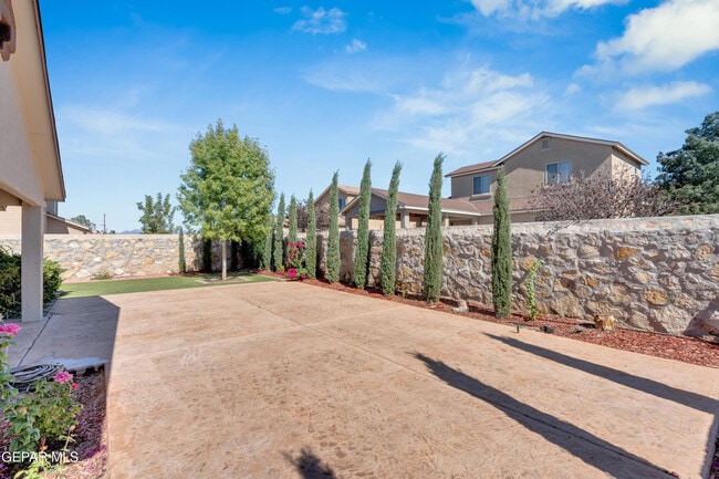 Building Photo - 803 Luisa St