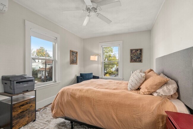 Building Photo - 137 Thacher St