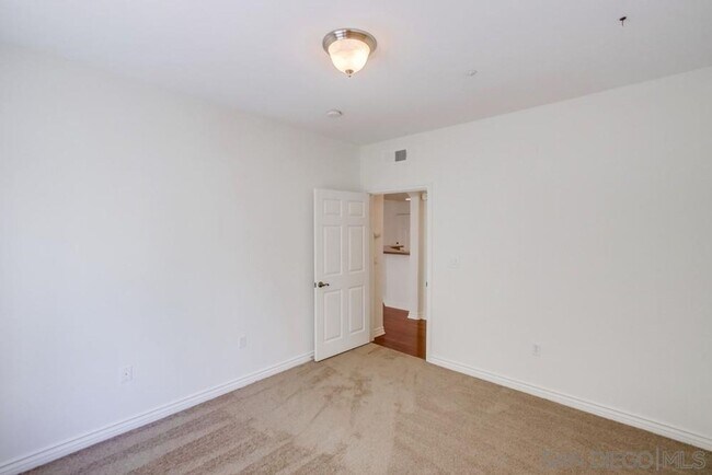 Building Photo - Luxury living in beautiful UTC, Spacious 2...