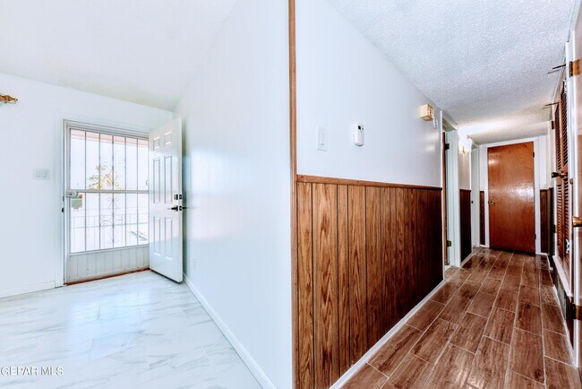 Building Photo - 4909 Winthrop Dr