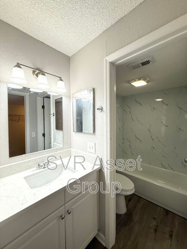 Building Photo - 100 Fairway