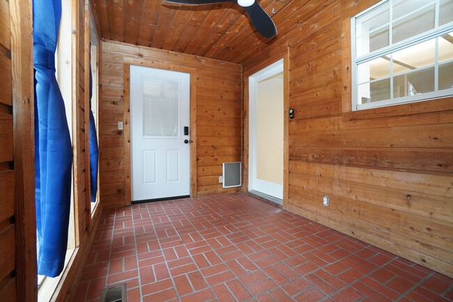 Building Photo - 2569 Camden Ln