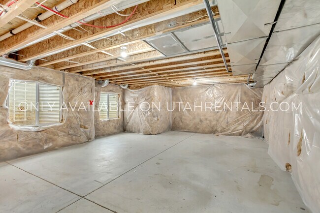 Building Photo - 2353 N Holbrook Way