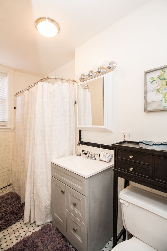 Building Photo - 191 Kent St