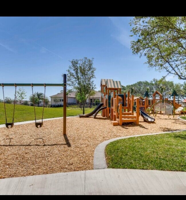Building Photo - 1785 Southfork Dr