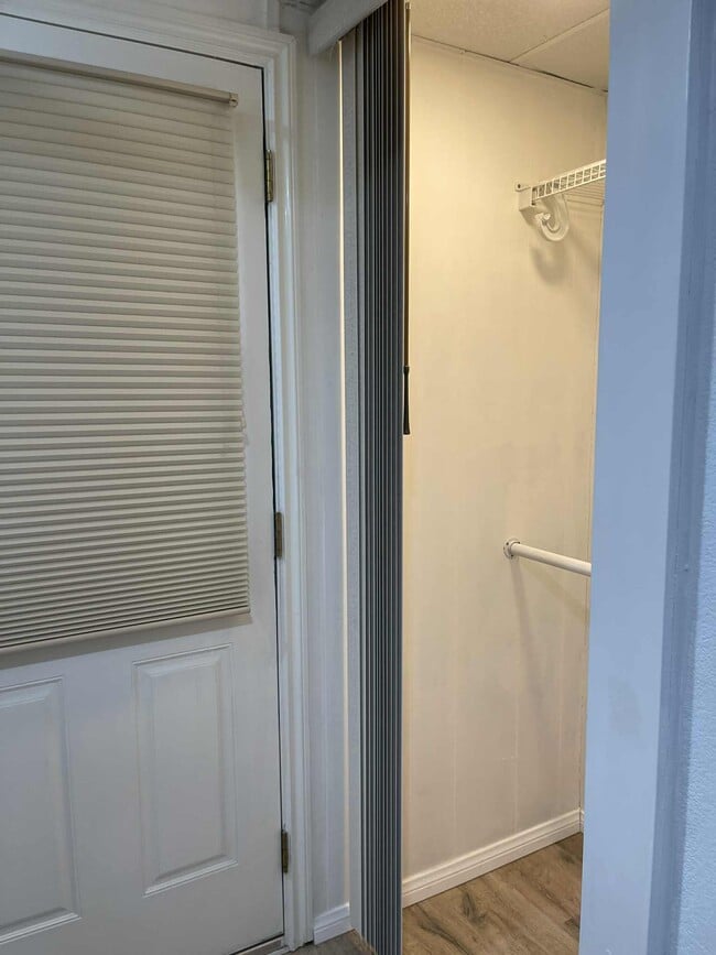 Building Photo - 1414 Western Dr