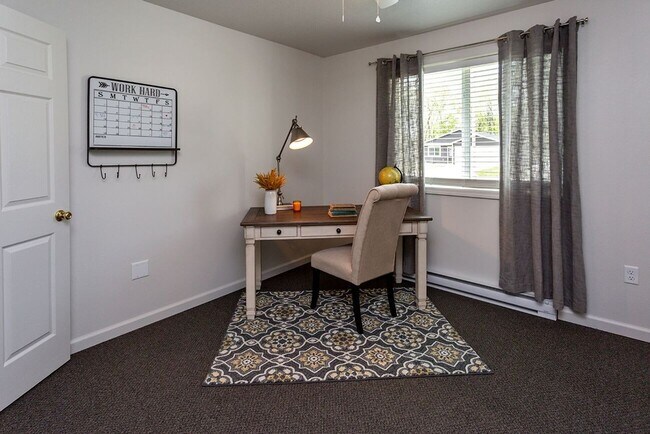 Building Photo - 3 Bedroom, Single-story Townhomes for rent in Des Moines IA