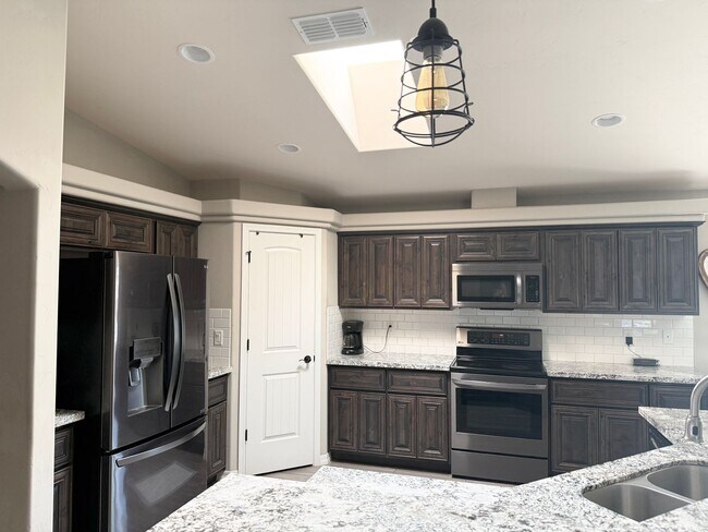 Building Photo - This home has EVERYTHING and is ready for you!