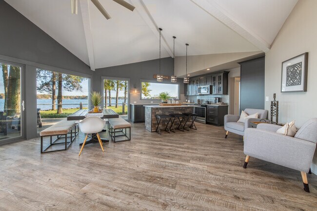 Building Photo - Lake Norman Playaway