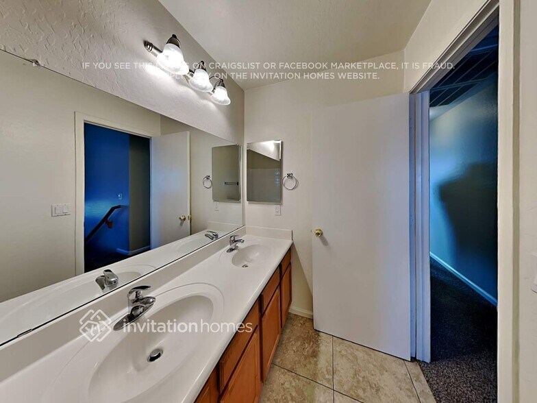 Building Photo - 11322 W Pierson St