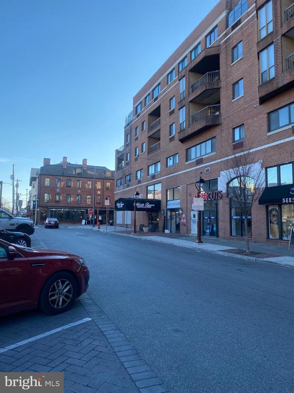 Building Photo - 200 Lombard St