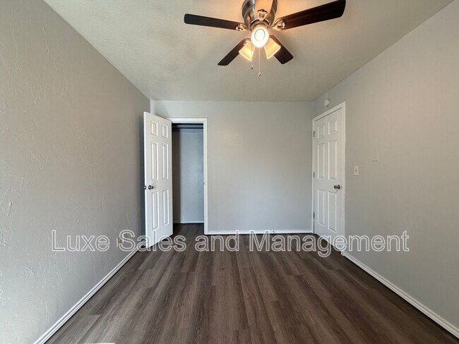 Building Photo - 205 S Meadow Ln