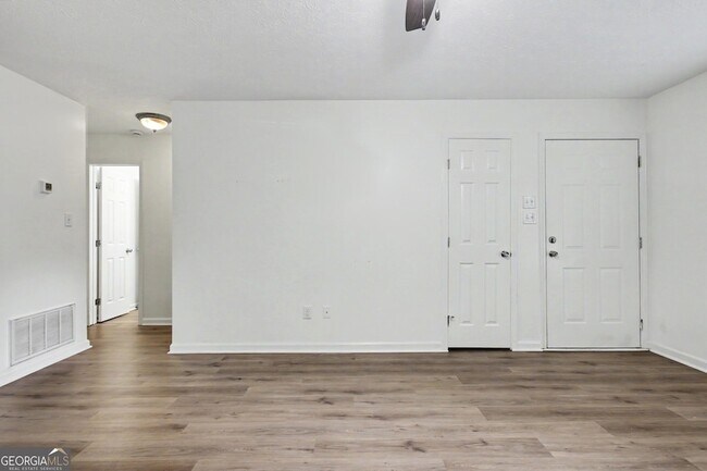 Building Photo - 150 Hill Chase Ct