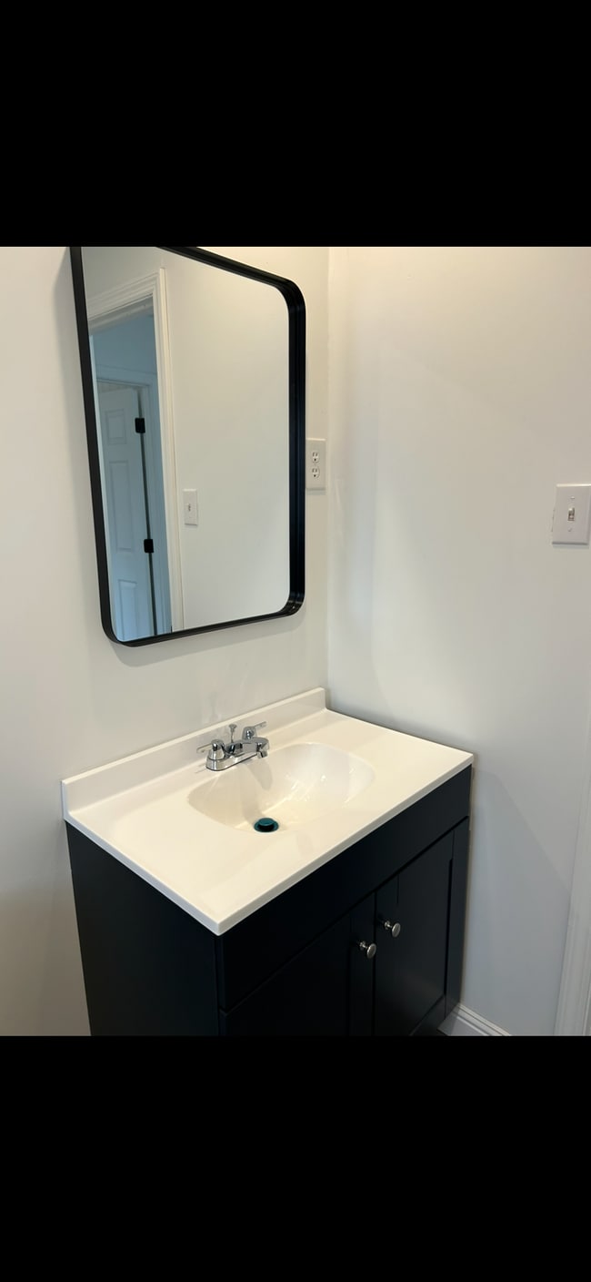 Building Photo - 1723 Bloomfield Rd