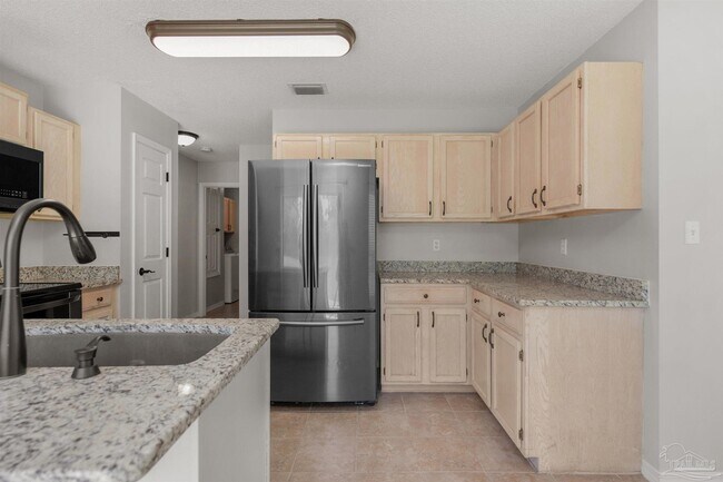 Building Photo - 6545 Fern St