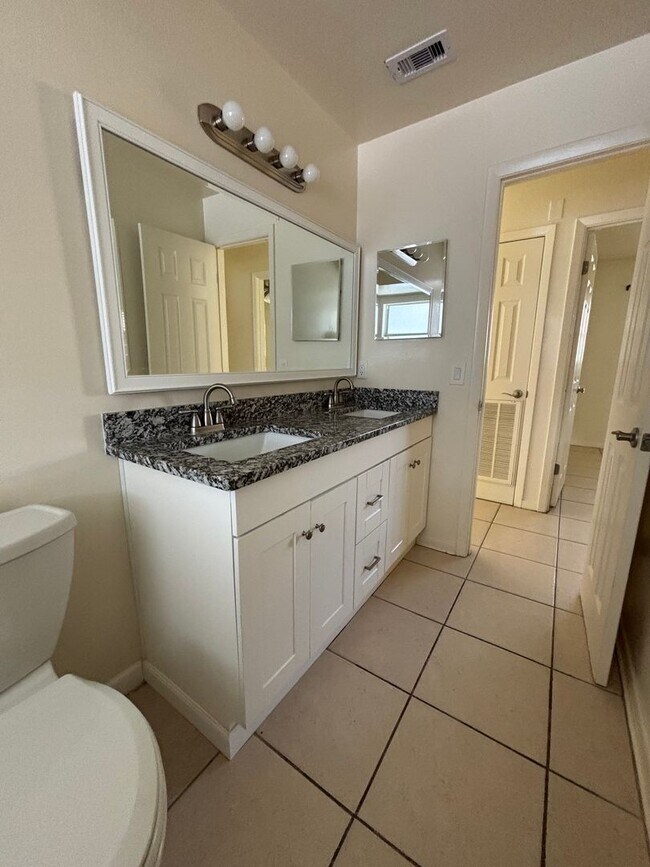 Building Photo - Leesburg Duplex