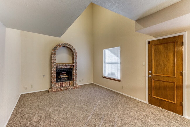 Building Photo - Prestigious Tri Level Home on East Side