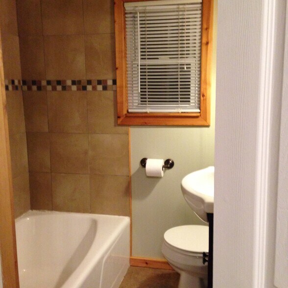Bathroom - 16 Day Ave