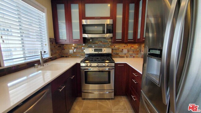 Building Photo - 7320 Balboa Blvd