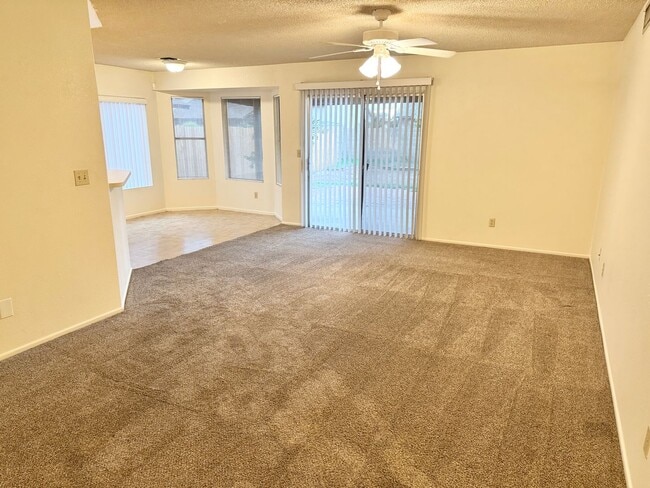 Building Photo - 3 Bedroom / 2 Bath Single Level Home In Gl...