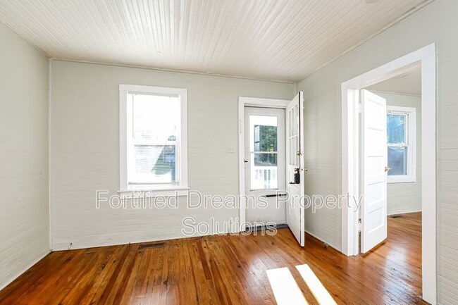 Building Photo - 1704 Lincoln Ave