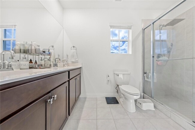 Building Photo - 818 SE 17th St