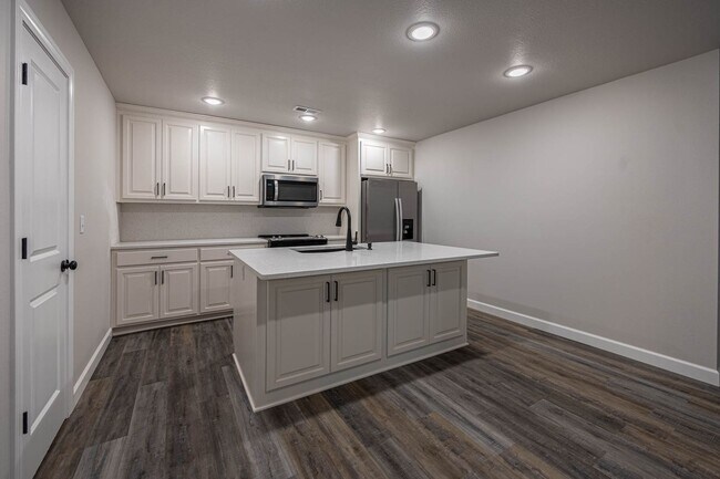 Building Photo - 369 SE 95th Rd