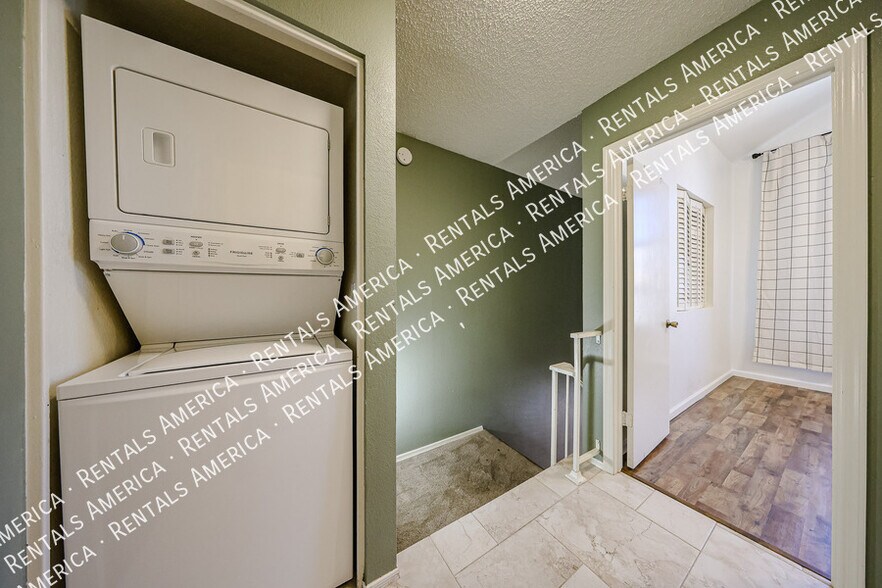 Building Photo - 3491 N Arizona Ave