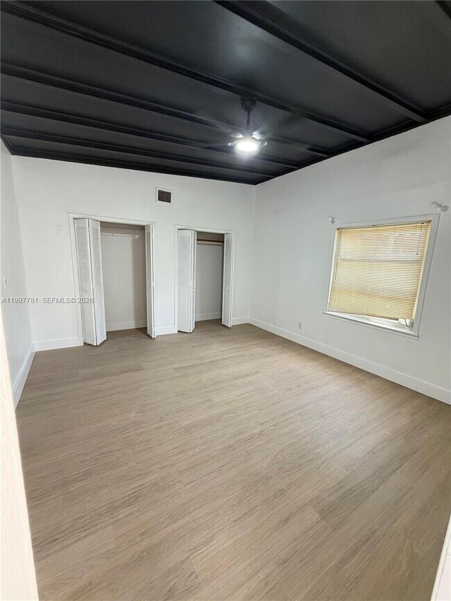 Building Photo - 1111 N Victoria Park Rd