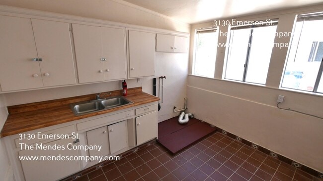 Building Photo - 3130 Emerson St