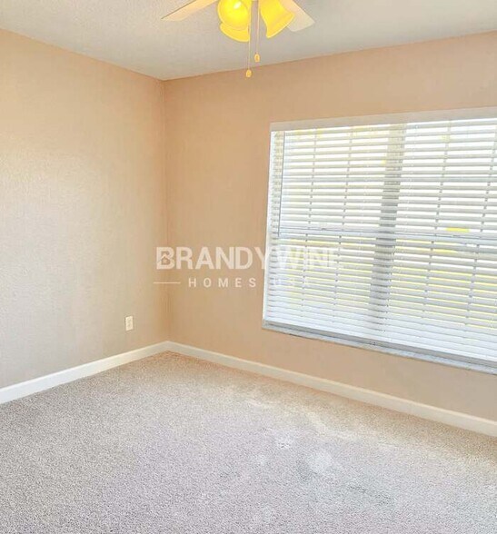 Building Photo - 220 Bonnie Glen Ln