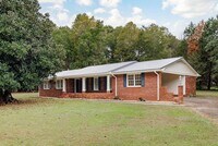 Building Photo - 1110 Maple Cir