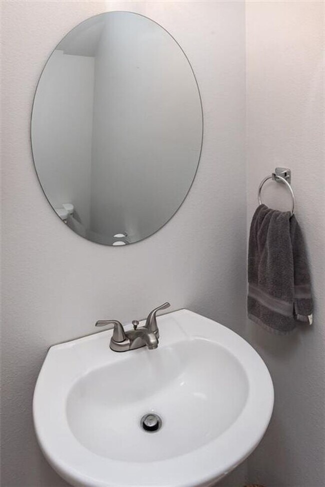 Building Photo - 3 bedroom 2.5 bath new home centrally located