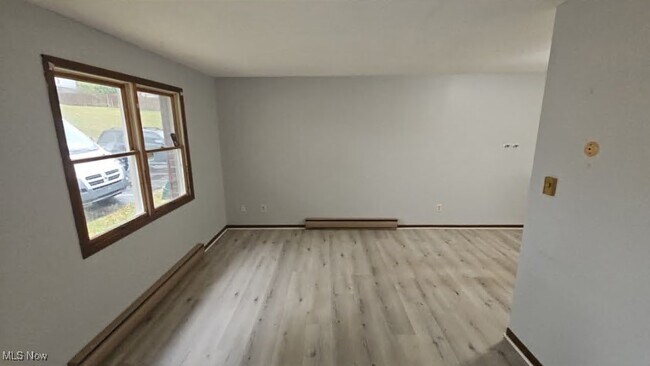 Building Photo - 31 Elm St