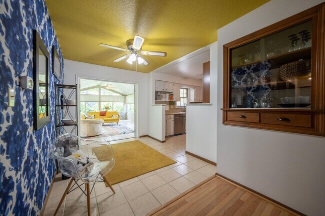 Building Photo - Charming Home in Valley View Gardens