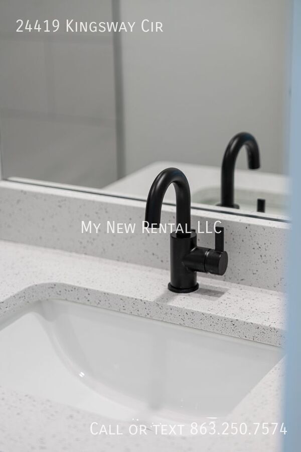 Building Photo - 24419 SW Kingsway Cir