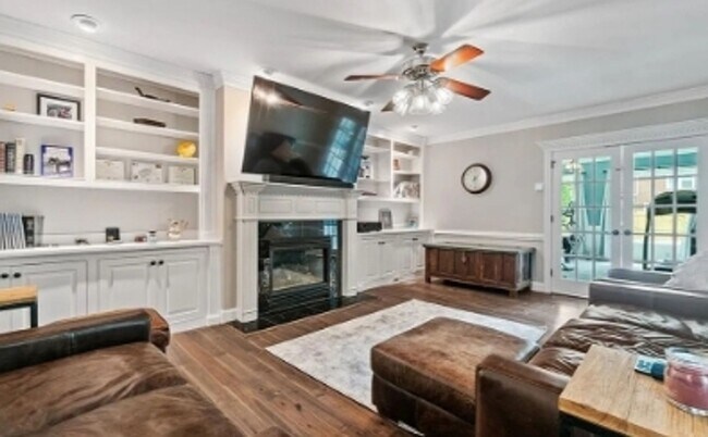 Building Photo - Gorgeous house for rent in Chesapeake.