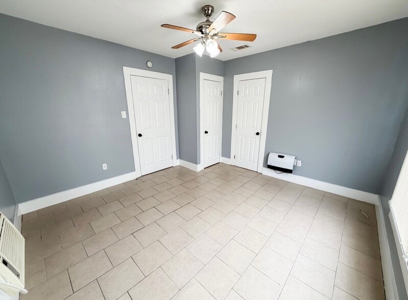 Building Photo - 2323 Spain St