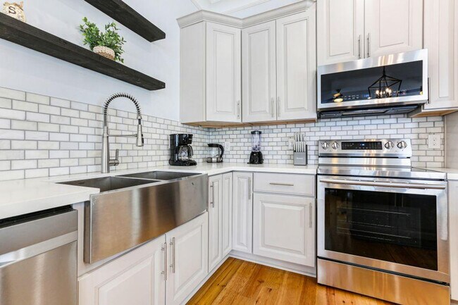 Building Photo - 1218 Carondelet St