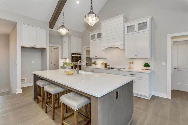 Building Photo - Impeccable 5 Bedroom Beauty in Cornerstone!