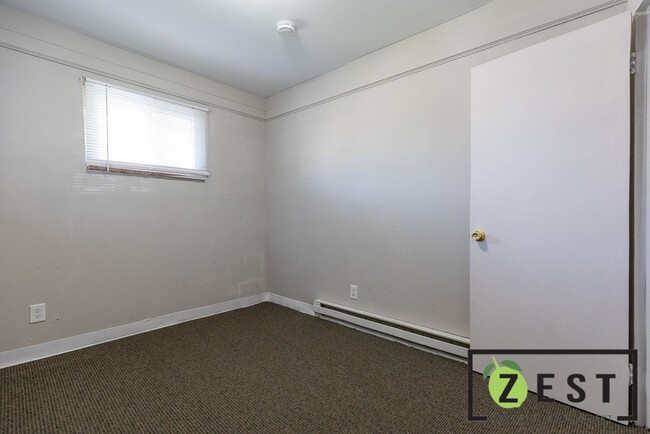 Building Photo - 14825 Joy Rd