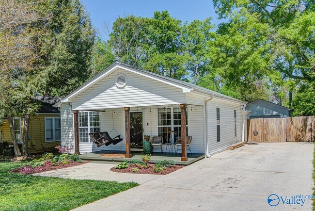 Building Photo - 1605 McCullough Ave NE