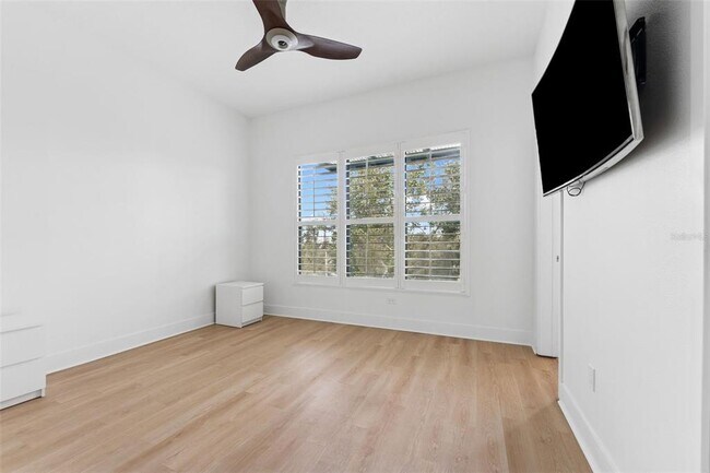 Building Photo - 4810 W McElroy Ave