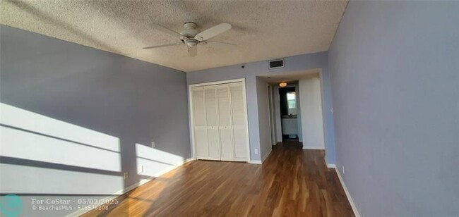 Building Photo - 3095 N Course Dr