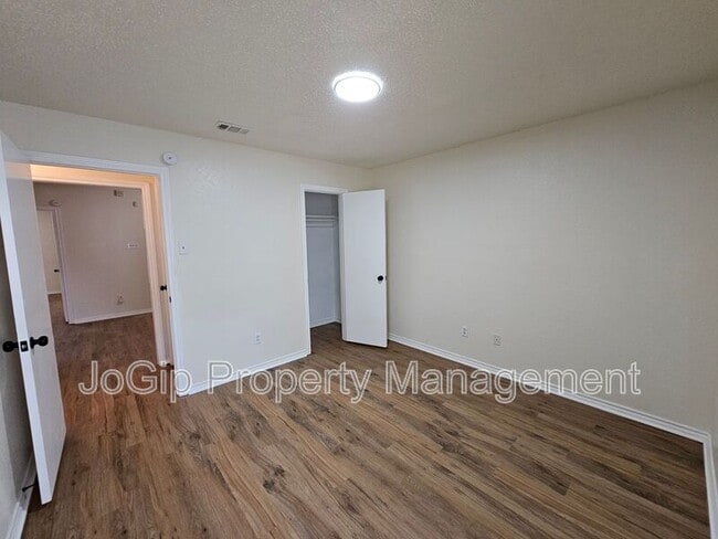 Building Photo - 311 Bryant Ln