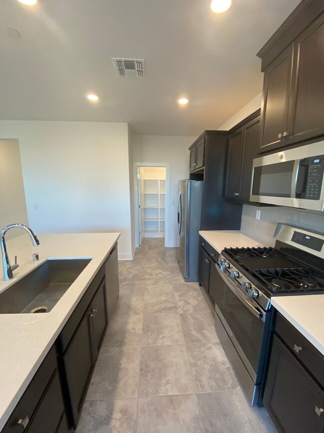 Building Photo - Single Story Home in Whitney Ranch with Ow...