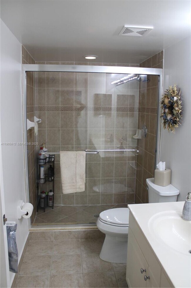 Building Photo - 519 E Sheridan St