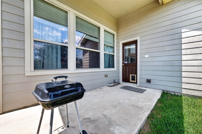 Building Photo - 26738 Henson Falls Dr